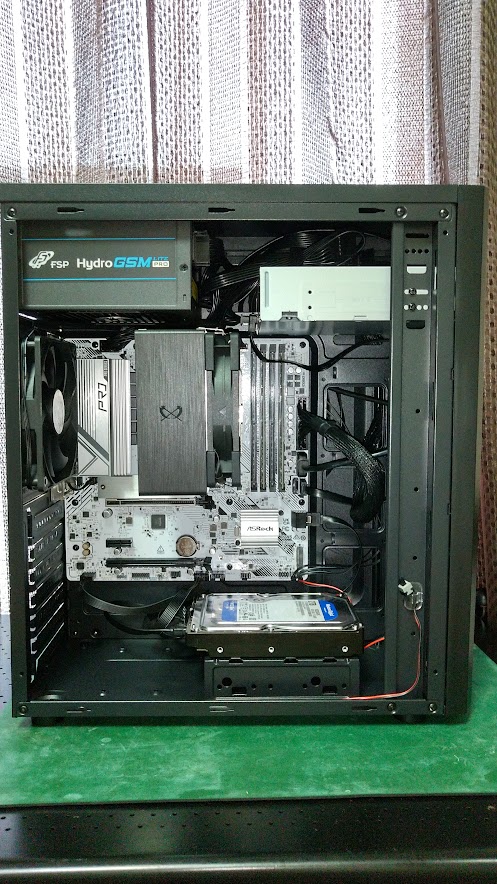 流用可能なパーツを搭載した既存PC内部